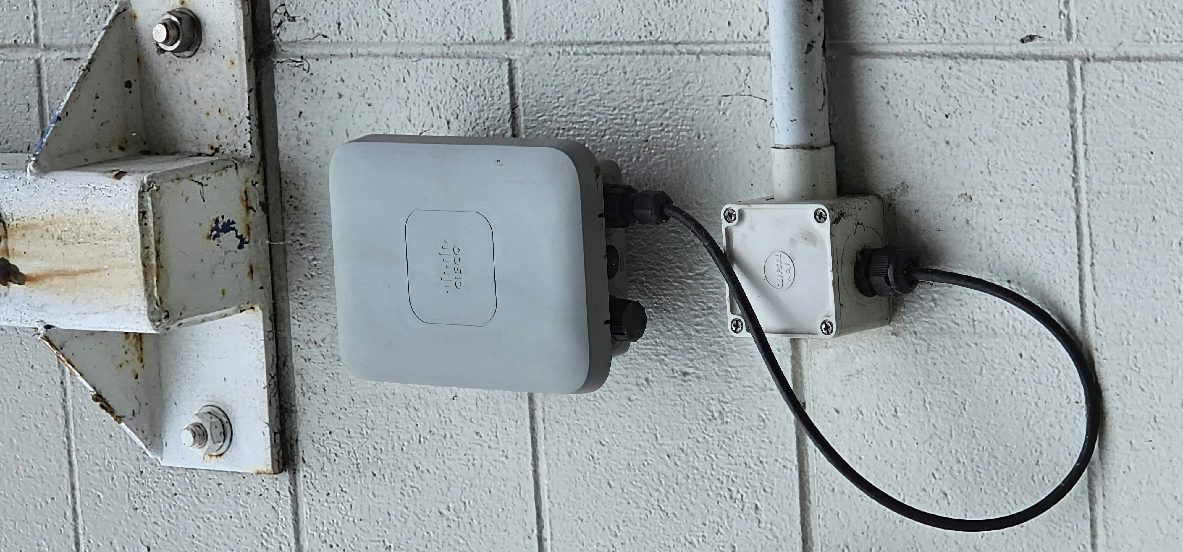Cisco outdoor access point wall-mounted