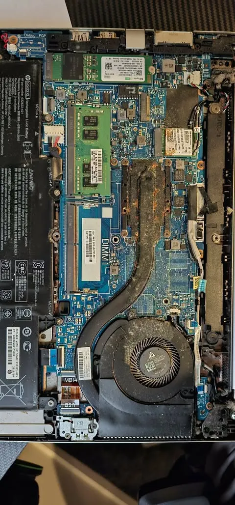 Laptop motherboard with clogged fan and heatpipe