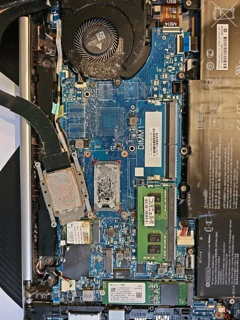 Laptop internals with dusty fan and heatsink